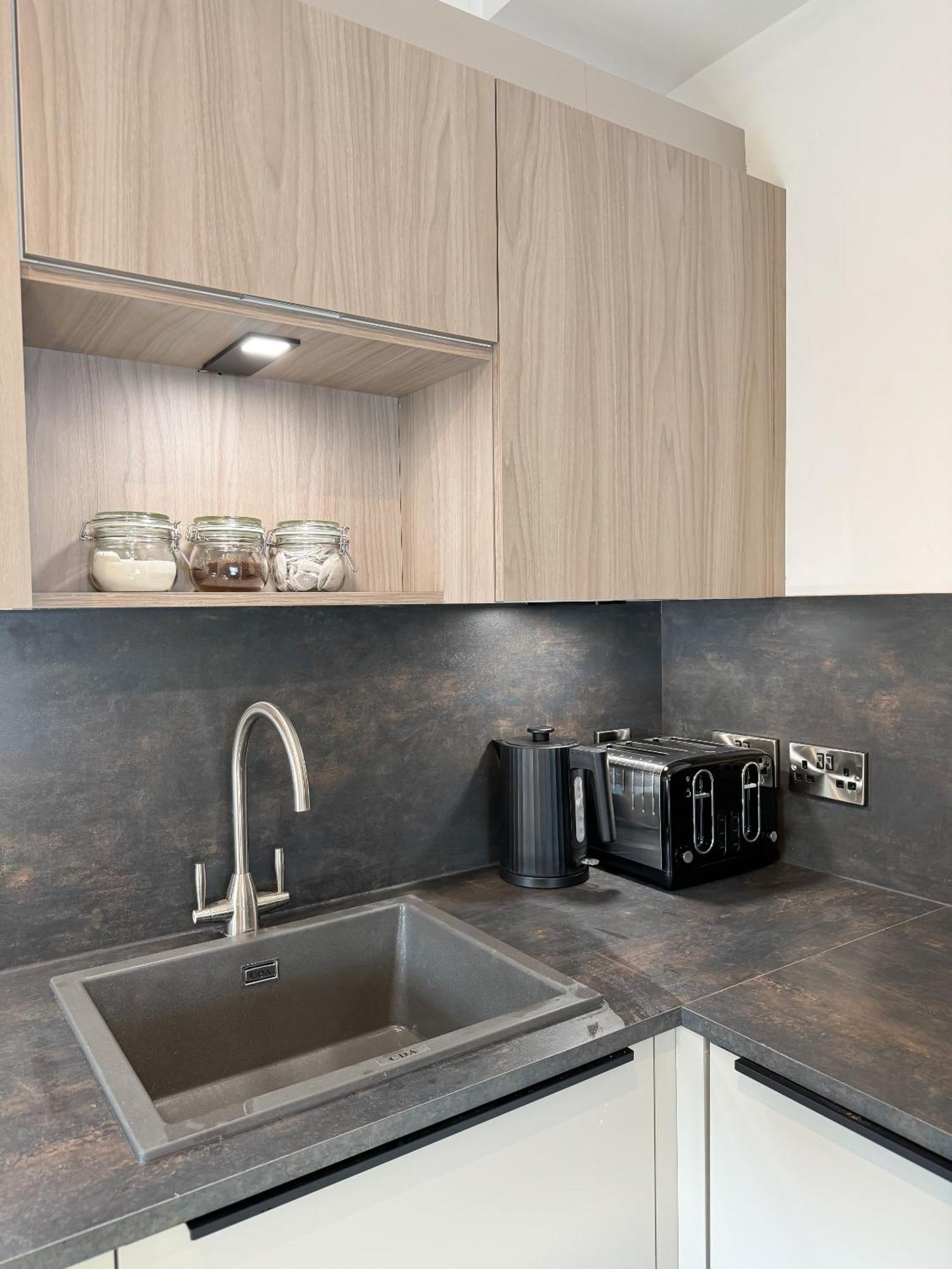 Central Hull Apartments 킹스턴어폰헐 객실 사진